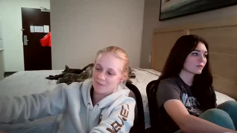 feyaa22 online show from 09/14/25, 04:55