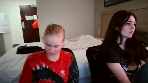 feyaa22 online show from 09/15/25, 05:07