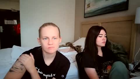 feyaa22 online show from 09/15/25, 07:36
