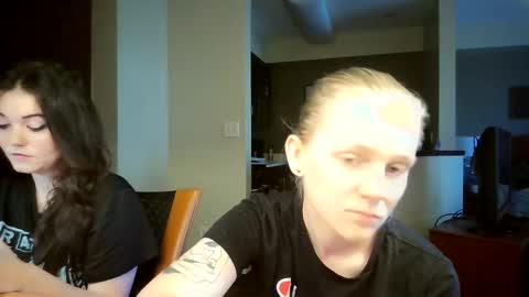 feyaa22 online show from 09/17/25, 07:04