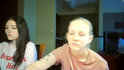 feyaa22 online show from 09/19/25, 04:51