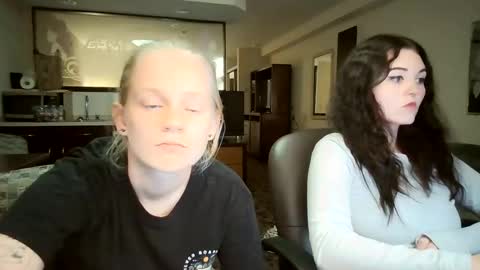 feyaa22 online show from 09/24/25, 05:00