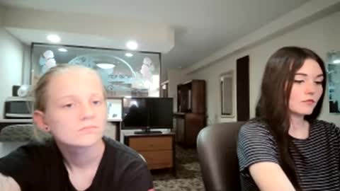 feyaa22 online show from 09/26/25, 04:38