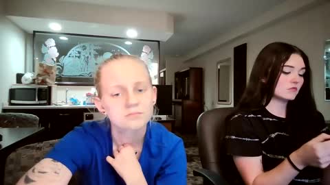 feyaa22 online show from 09/27/25, 04:50