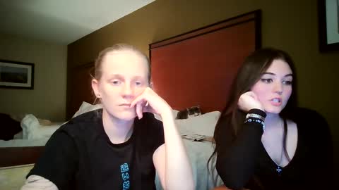 feyaa22 online show from 10/04/25, 04:32