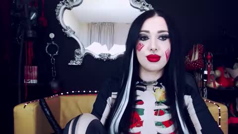 Snapshot of goddessgeorgia chatting on 10/31/25, 03:57 Goddess Georgia online show from 10/31/25, 03:57