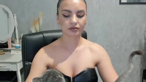 Snapshot of goddessmiaa chatting on 03/11/25, 06:30 Mistress online show from 03/11/25, 06:30