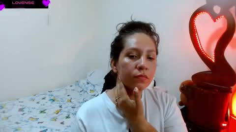 Snapshot of goddessnahi chatting on 12/30/24, 05:15 Naih Reyes online show from 12/30/24, 05:15