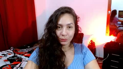 Snapshot of goddessnahi chatting on 01/11/25, 08:00 Naih Reyes online show from 01/11/25, 08:00
