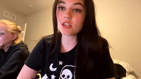 Goddess Raven online show from 01/04/25, 12:59