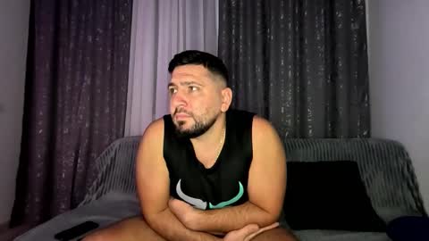 Snapshot of gold_alpha_boy chatting on 10/15/25, 08:42 gold_alpha_boy online show from 10/15/25, 08:42