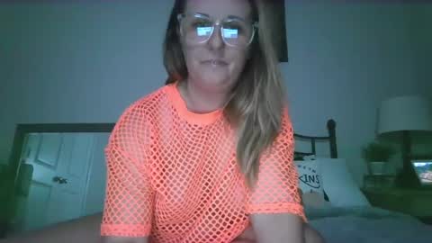 Snapshot of golden_buns chatting on 09/14/25, 05:06 golden_buns online show from 09/14/25, 05:06
