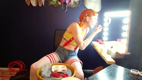 Snapshot of goldenfoil chatting on 11/26/25, 10:49 Lilly online show from 11/26/25, 10:49