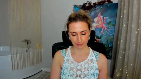 Olivia online show from 12/30/24, 06:31