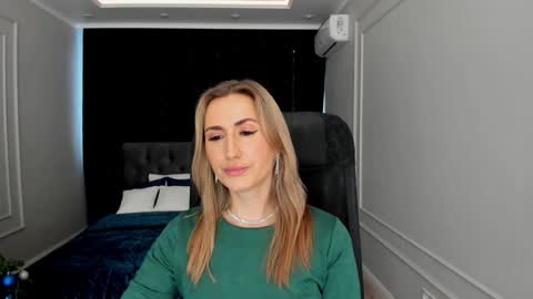 Olivia online show from 12/31/24, 05:44