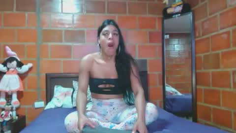 Snapshot of golositha26 chatting on 12/26/24, 05:15 Valentina online show from 12/26/24, 05:15