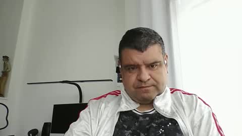 gomezgonz5 online show from 09/16/25, 09:54