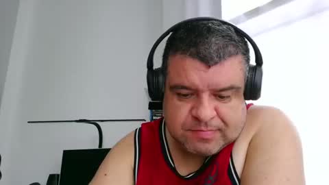 gomezgonz5 online show from 09/18/25, 09:22