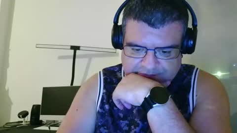gomezgonz5 online show from 09/21/25, 10:44