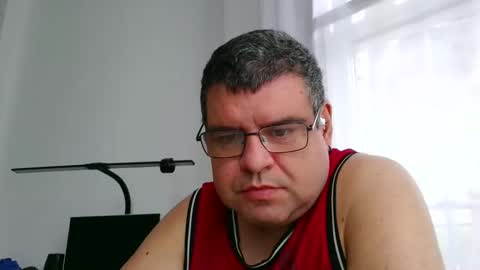 gomezgonz5 online show from 09/28/25, 10:53