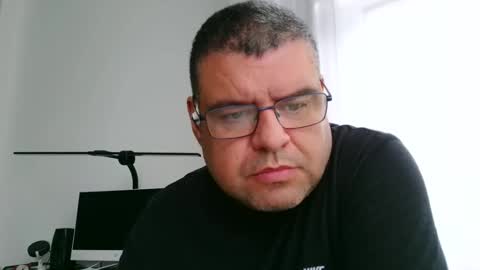 gomezgonz5 online show from 10/03/25, 12:02