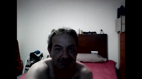 Snapshot of gonzalobilbaogon chatting on 09/29/25, 01:44 gonzalo online show from 09/29/25, 01:44