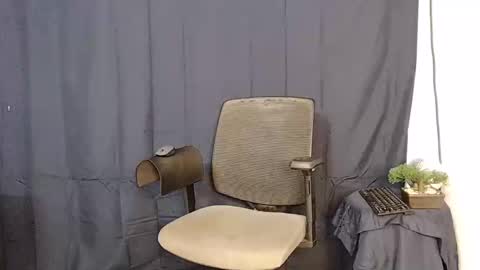 Snapshot of goos_cum chatting on 12/02/24, 10:18 Goos online show from 12/02/24, 10:18