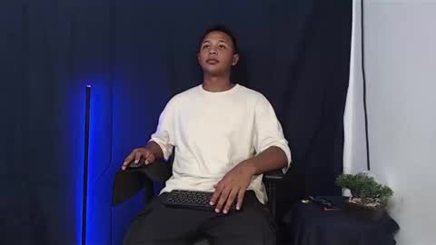 Snapshot of goos_cum chatting on 01/04/25, 04:23 Goos online show from 01/04/25, 04:23