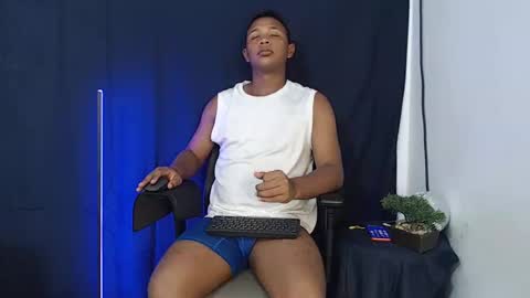 Snapshot of goos_cum chatting on 01/08/25, 04:23 Goos online show from 01/08/25, 04:23