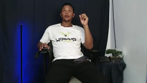 Snapshot of goos_cum chatting on 02/03/25, 04:04 Goos online show from 02/03/25, 04:04