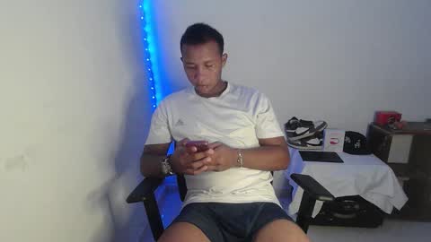 Snapshot of goos_cum chatting on 10/13/25, 03:34 Goos online show from 10/13/25, 03:34