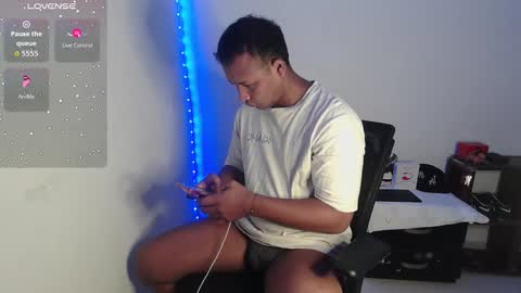 Snapshot of goos_cum chatting on 10/15/25, 01:22 Goos online show from 10/15/25, 01:22