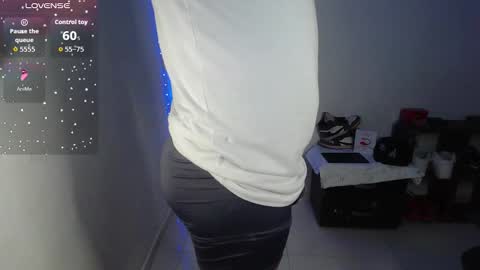 Snapshot of goos_cum chatting on 10/24/25, 03:47 Goos online show from 10/24/25, 03:47