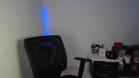 Snapshot of goos_cum chatting on 11/09/25, 04:22 Goos online show from 11/09/25, 04:22