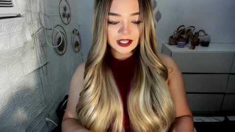 Snapshot of gorgeousamandarose chatting on 09/15/25, 12:43 Amanda rose online show from 09/15/25, 12:43