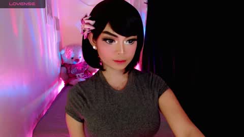 Snapshot of gorgeoustransgirl chatting on 12/15/24, 12:17 Emmy online show from 12/15/24, 12:17