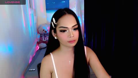Snapshot of gorgeoustransgirl chatting on 02/16/25, 03:48 Emmy online show from 02/16/25, 03:48