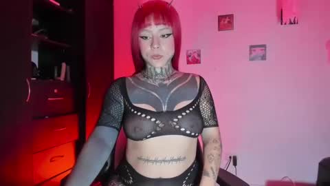Snapshot of gothic9goddes chatting on 09/18/25, 11:40 GG online show from 09/18/25, 11:40