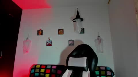 Snapshot of gothic9goddes chatting on 10/02/25, 12:39 GG online show from 10/02/25, 12:39