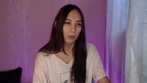 Snapshot of grace_for_youuu chatting on 11/17/25, 04:18 HoneyGrace online show from 11/17/25, 04:18