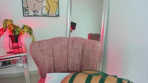 Snapshot of grace_tom1 chatting on 09/15/25, 03:17 GRACE KIROZ online show from 09/15/25, 03:17