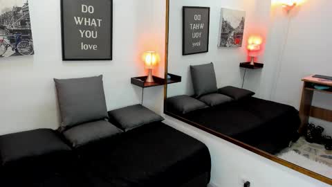 Snapshot of gracehall chatting on 10/10/25, 12:04 Grace online show from 10/10/25, 12:04