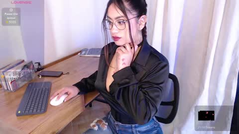 Snapshot of gracehill__ chatting on 01/11/25, 04:48 Im Sofia online show from 01/11/25, 04:48