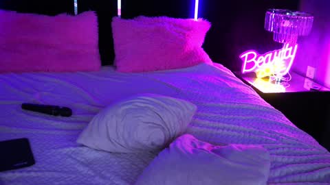 Snapshot of gracehotdavies chatting on 01/30/25, 12:50 Grace online show from 01/30/25, 12:50