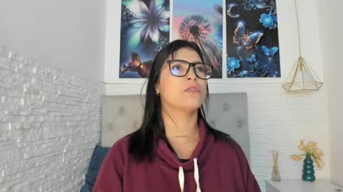 Snapshot of graceymilf999 chatting on 01/04/25, 11:00 Gracey Milf online show from 01/04/25, 11:00