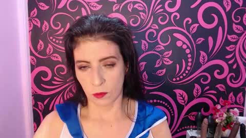 Isabella online show from 10/10/25, 11:42