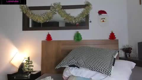 Snapshot of greeneyes_col chatting on 12/08/24, 03:43 Juan online show from 12/08/24, 03:43