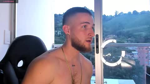 Snapshot of greeneyes_col chatting on 01/30/25, 10:51 Juan online show from 01/30/25, 10:51