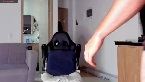 Snapshot of greeneyes_col chatting on 02/04/25, 03:33 Juan online show from 02/04/25, 03:33