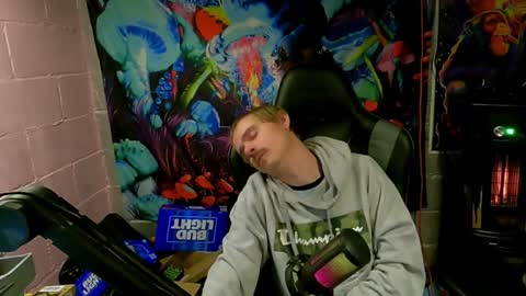 Snapshot of greenlungs8195 chatting on 12/27/24, 08:02 Greenlungs8195 online show from 12/27/24, 08:02